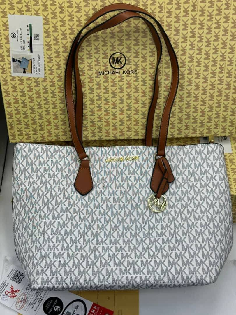 MK Large capacity tote with box